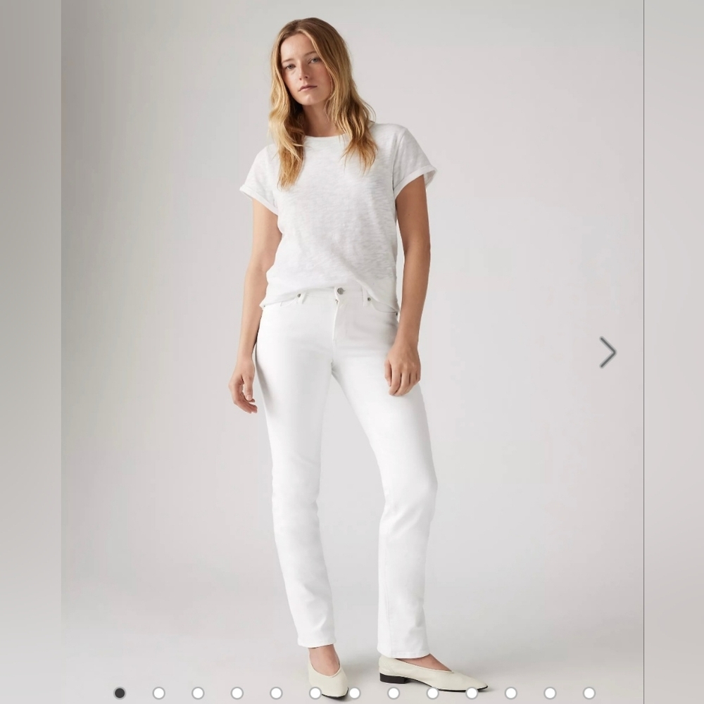 Brand New Levi's Classic Straight Fit Women's Jeans